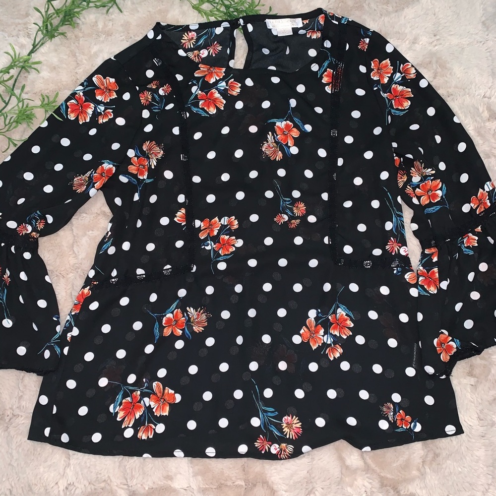 3/$20 Finn & Grace Size Small Blouse